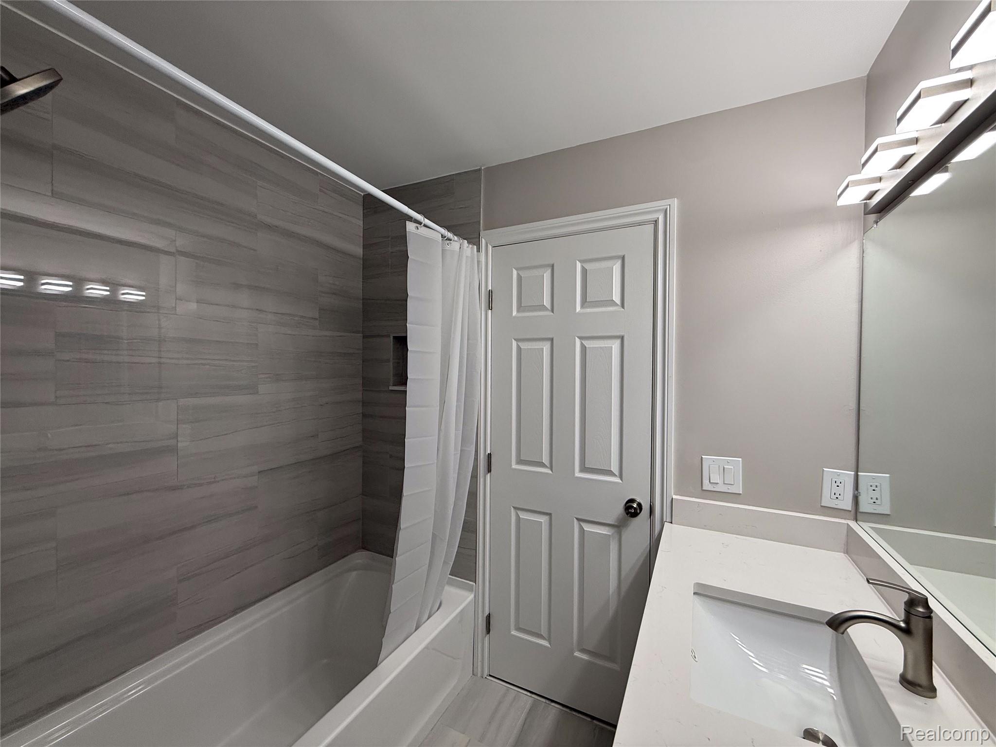 45480 Inverness Circle Macomb, MI 48044 - Photo 19 of 37 45480 Inverness_17.jpg