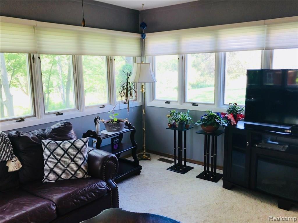 40756 Village Wood Road Novi, MI 48375 - Photo 25 of 46 FullSizeRender.JPEG