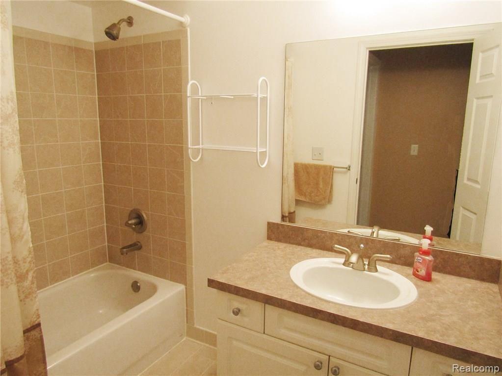 3401 Tremonte Circle Rochester, MI 48306 - Photo 18 of 20 tremonte11.jpg