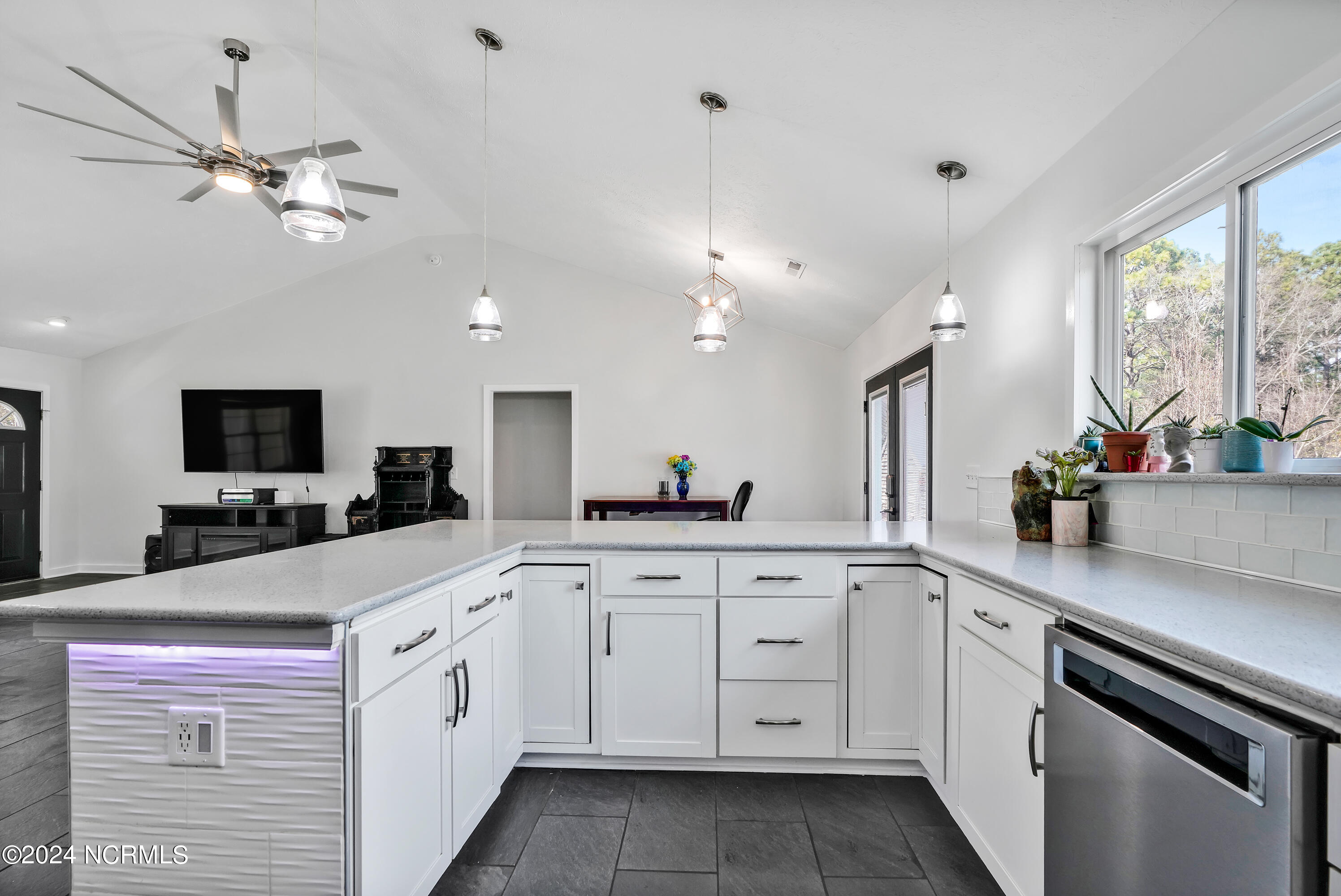 315 Sloop Point Road Hampstead, NC 28443 - Photo 13 of 44 315SloopPointRoad-18