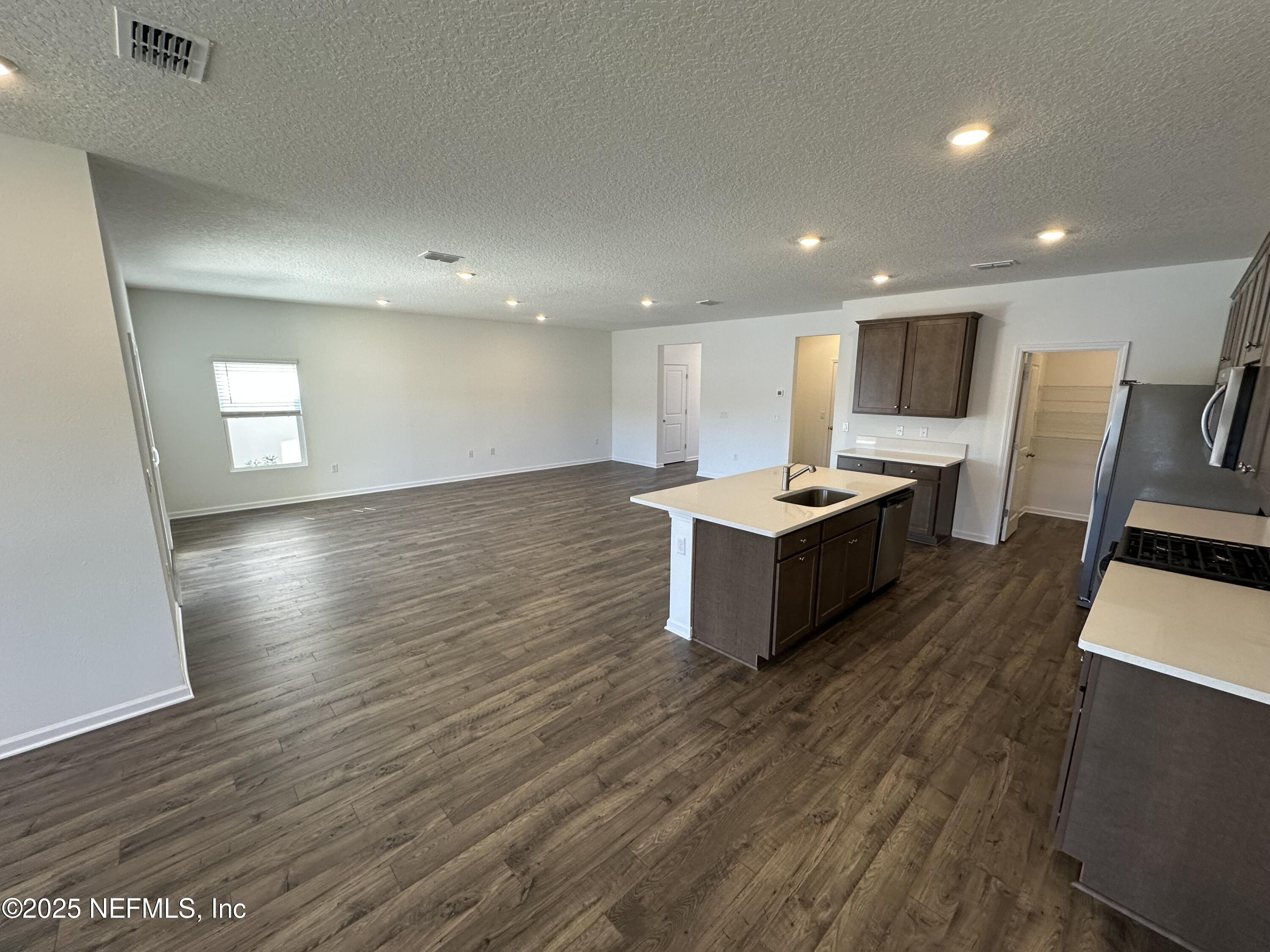 14263 Epply Drive Jacksonville, FL 32218 - Photo 5 of 21 IMG_9054