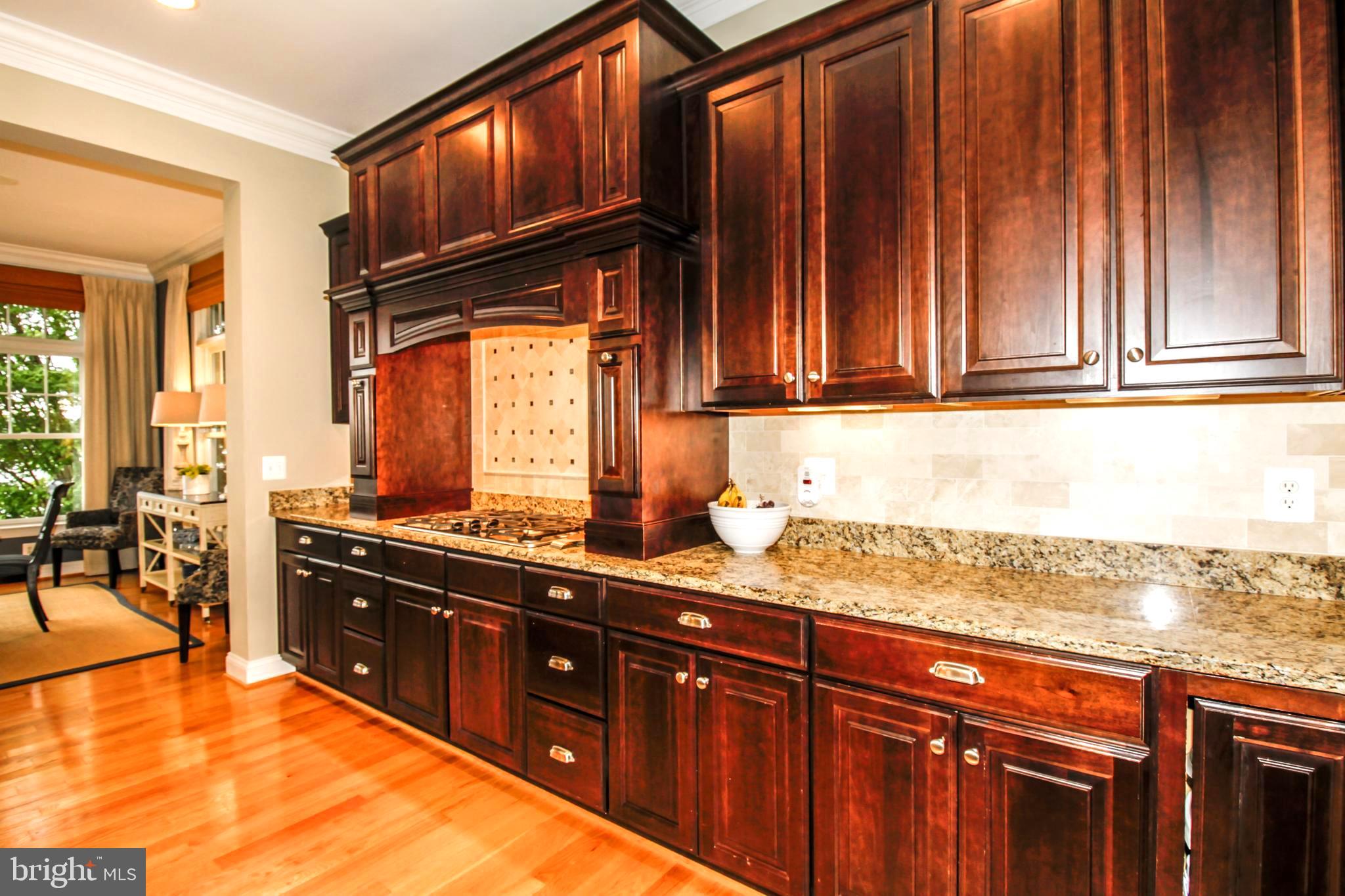 2996 Friends Road Annapolis, MD 21401 - Photo 12 of 52 Gas stove with hood