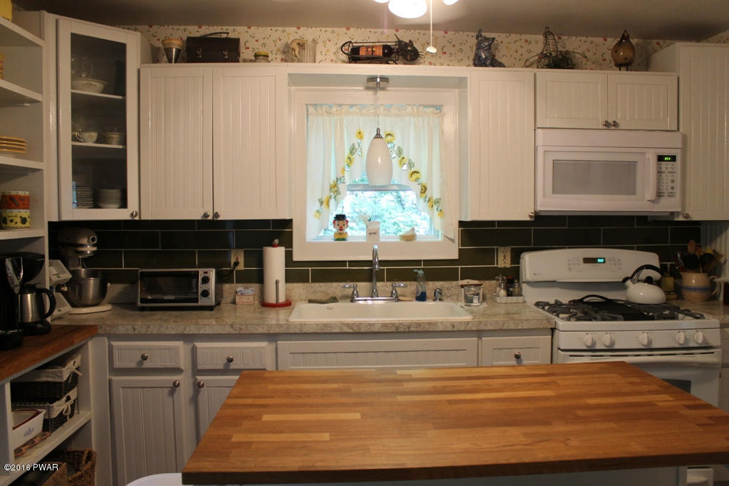 325 Rowe Street Hawley, PA 18428 - Photo 13 of 37