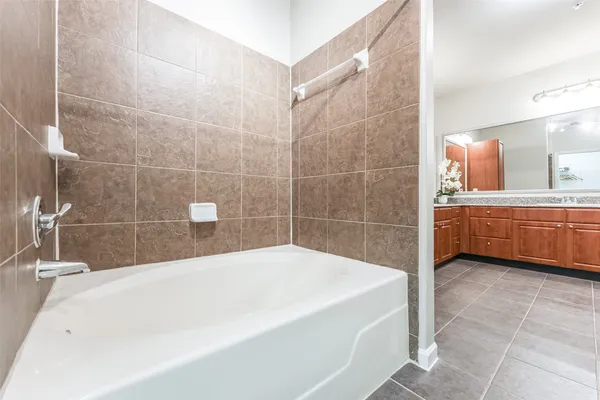$2,200 | 1711 Old Spanish Trail, Unit 228, Houston, TX 77054