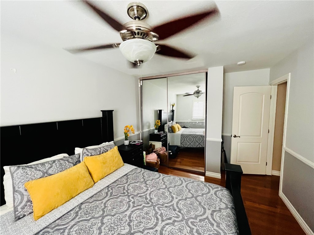 21945 Centurion Way Saugus, CA 91350 - Photo 16 of 25 a living room with furniture