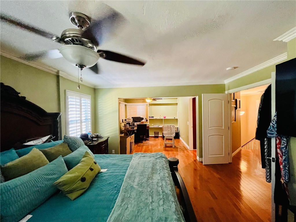 21945 Centurion Way Saugus, CA 91350 - Photo 10 of 25 a living room with furniture and a flat screen tv