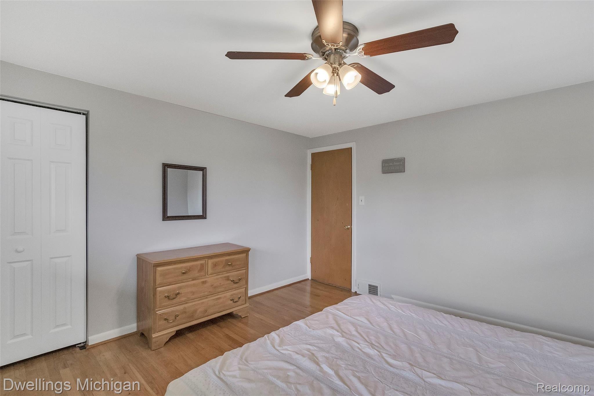 10021 Middlebelt Road Livonia, MI 48150 - Photo 25 of 31 10021-Middlebelt-Rd-Livonia-MI-windowstill-26.jpg