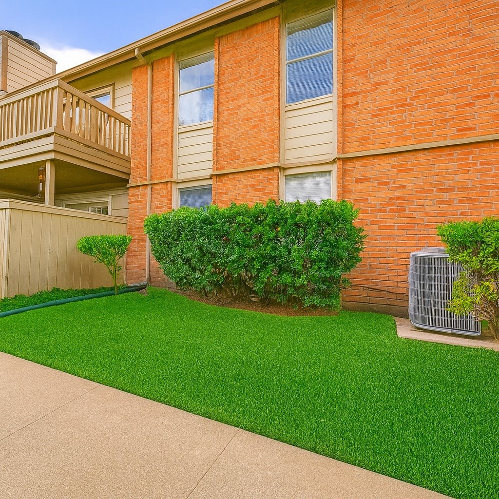 6001 Reims Road, Unit 908 Houston, TX 77036 - Photo 26 of 31 a view of a back yard of the house