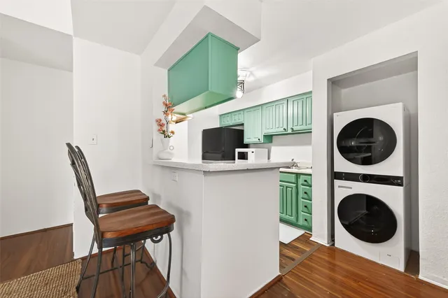 a view of kitchen with washer and dryer