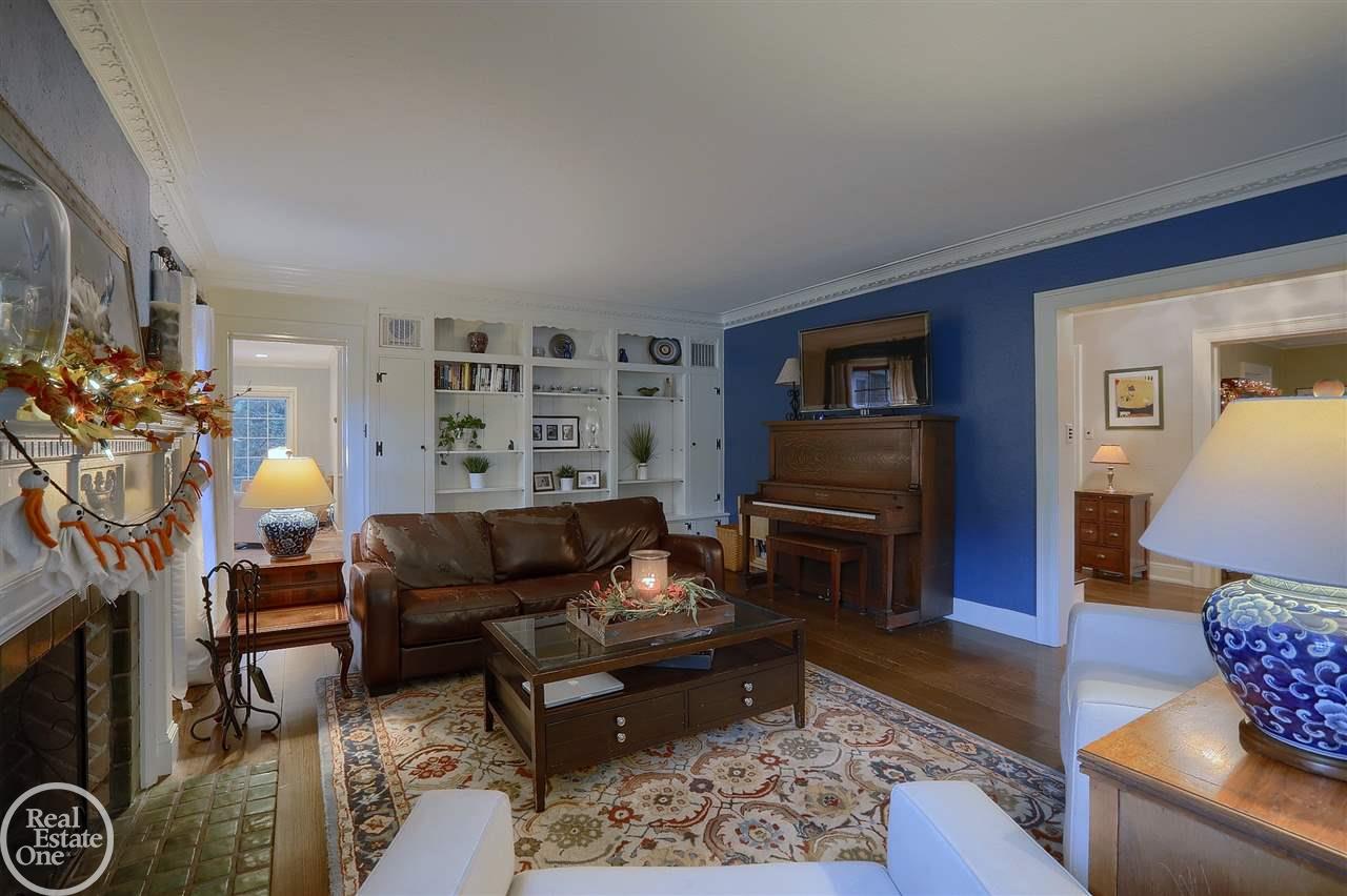 805 Whittier Road Grosse Pointe, MI 48230 - Photo 10 of 30 31397913-9.JPG