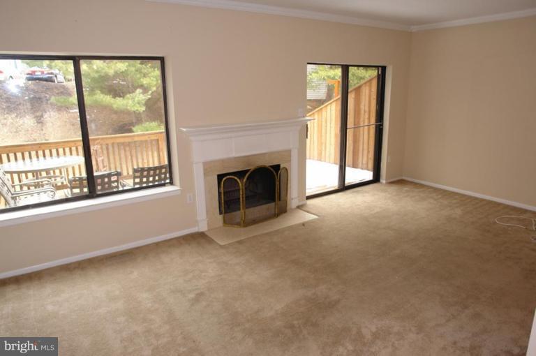 5627 Vantage Point Road Columbia, MD 21044 - Photo 2 of 10 Living Room