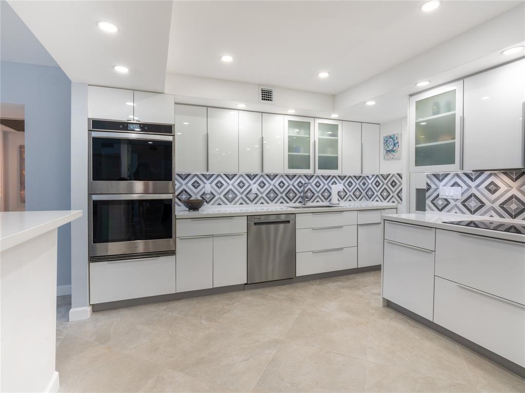 2850 North Palm Aire Drive, Unit 601 Pompano Beach, FL 33069 - Photo 2 of 41 Double wall ovens