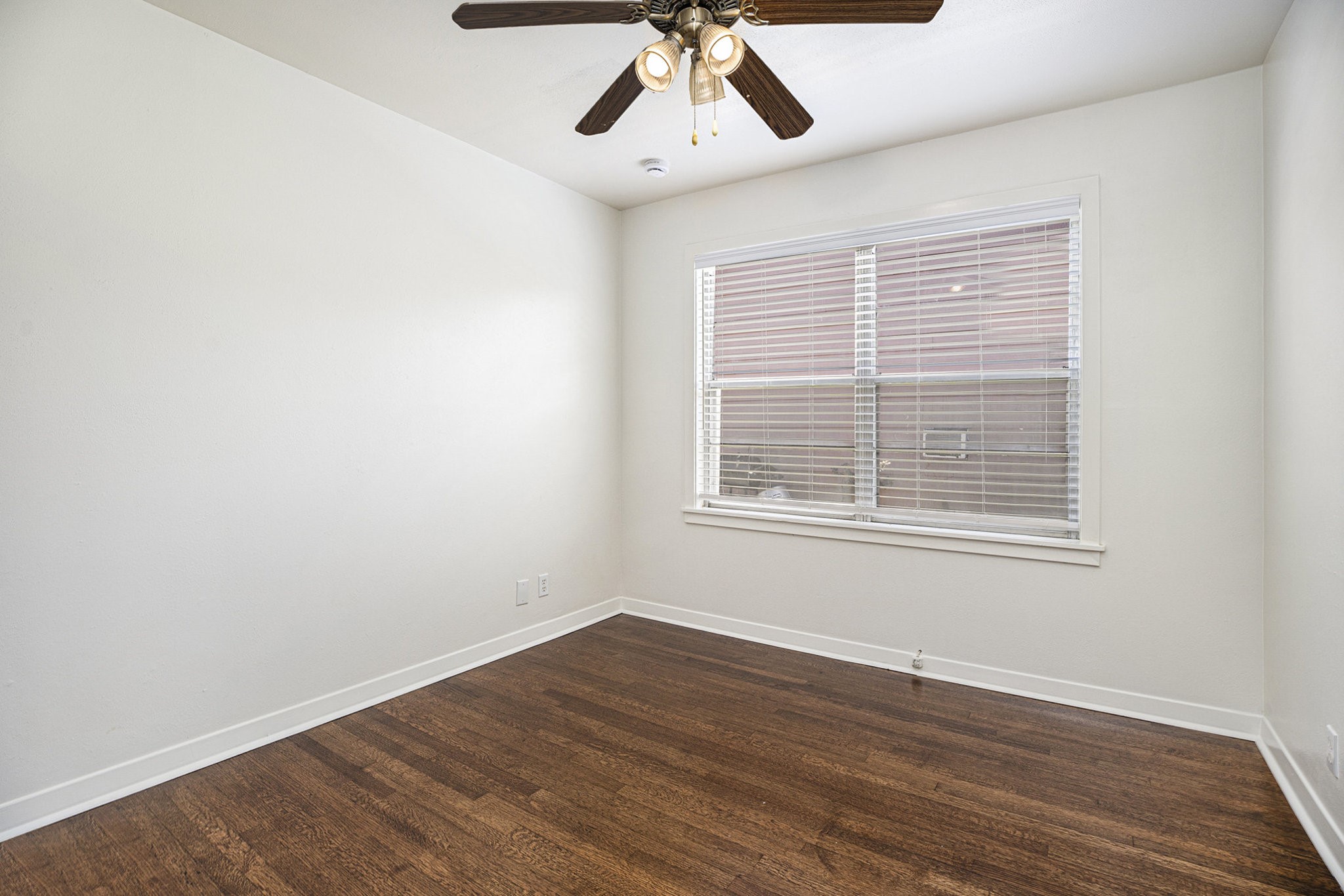 6325 Rowan Lane Houston, TX 77074 - Photo 13 of 18