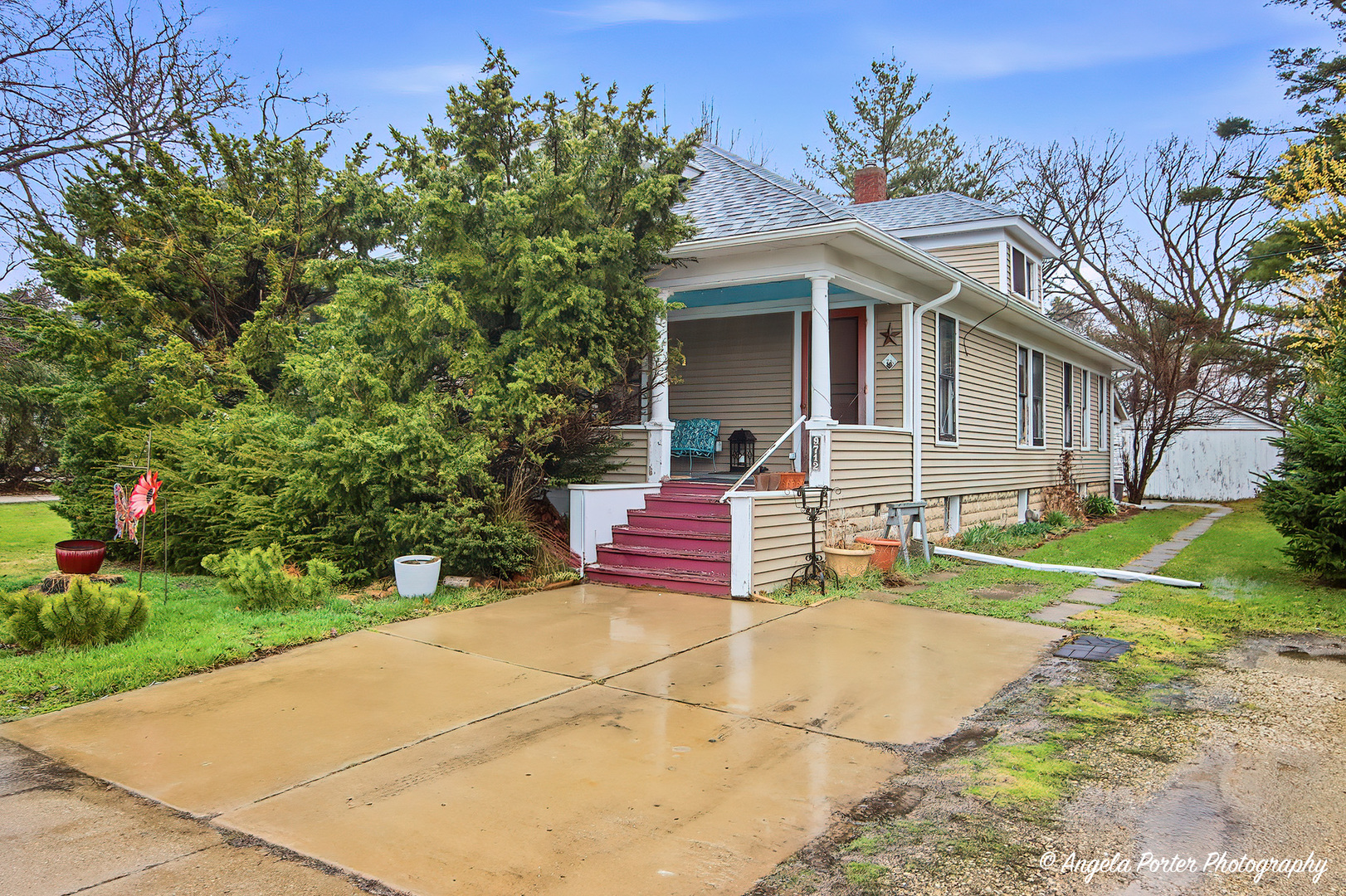 9712 St Albans Street Hebron, IL 60034 - Photo 1 of 28 a view of a house with a yard