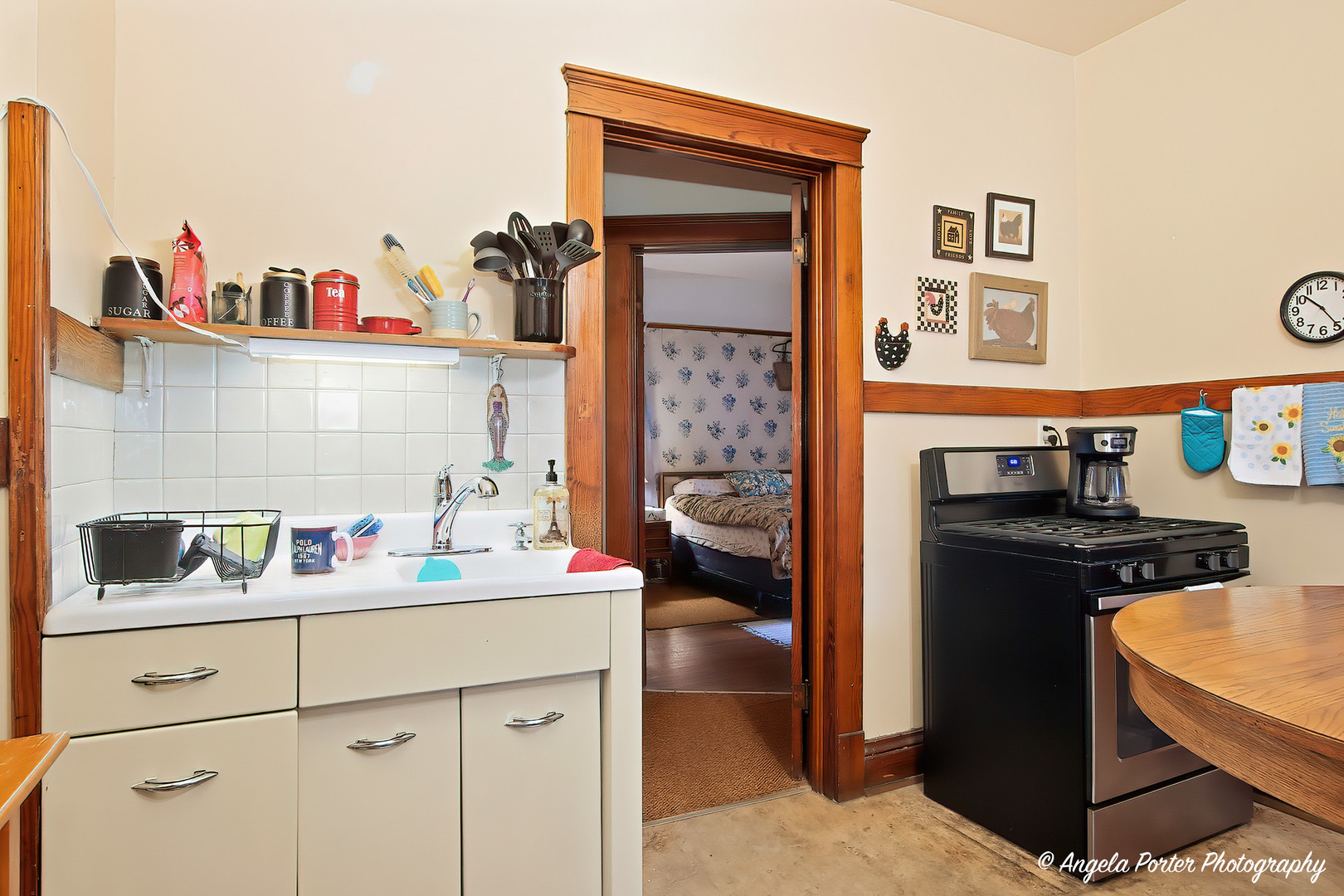 9712 St Albans Street Hebron, IL 60034 - Photo 12 of 28 a kitchen with a sink cabinets and appliances