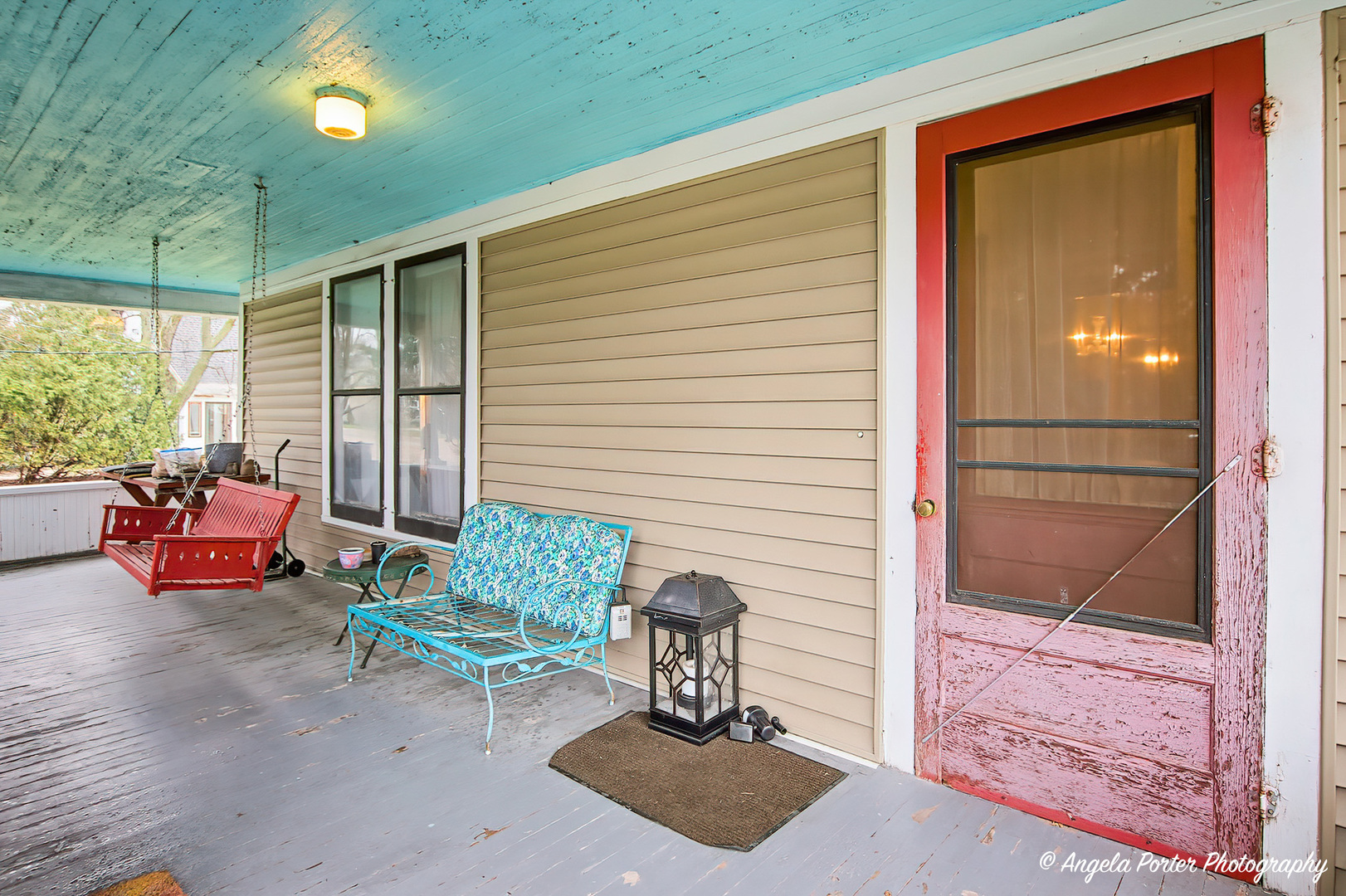 9712 St Albans Street Hebron, IL 60034 - Photo 2 of 28 a outdoor space with patio furniture and a potted plant