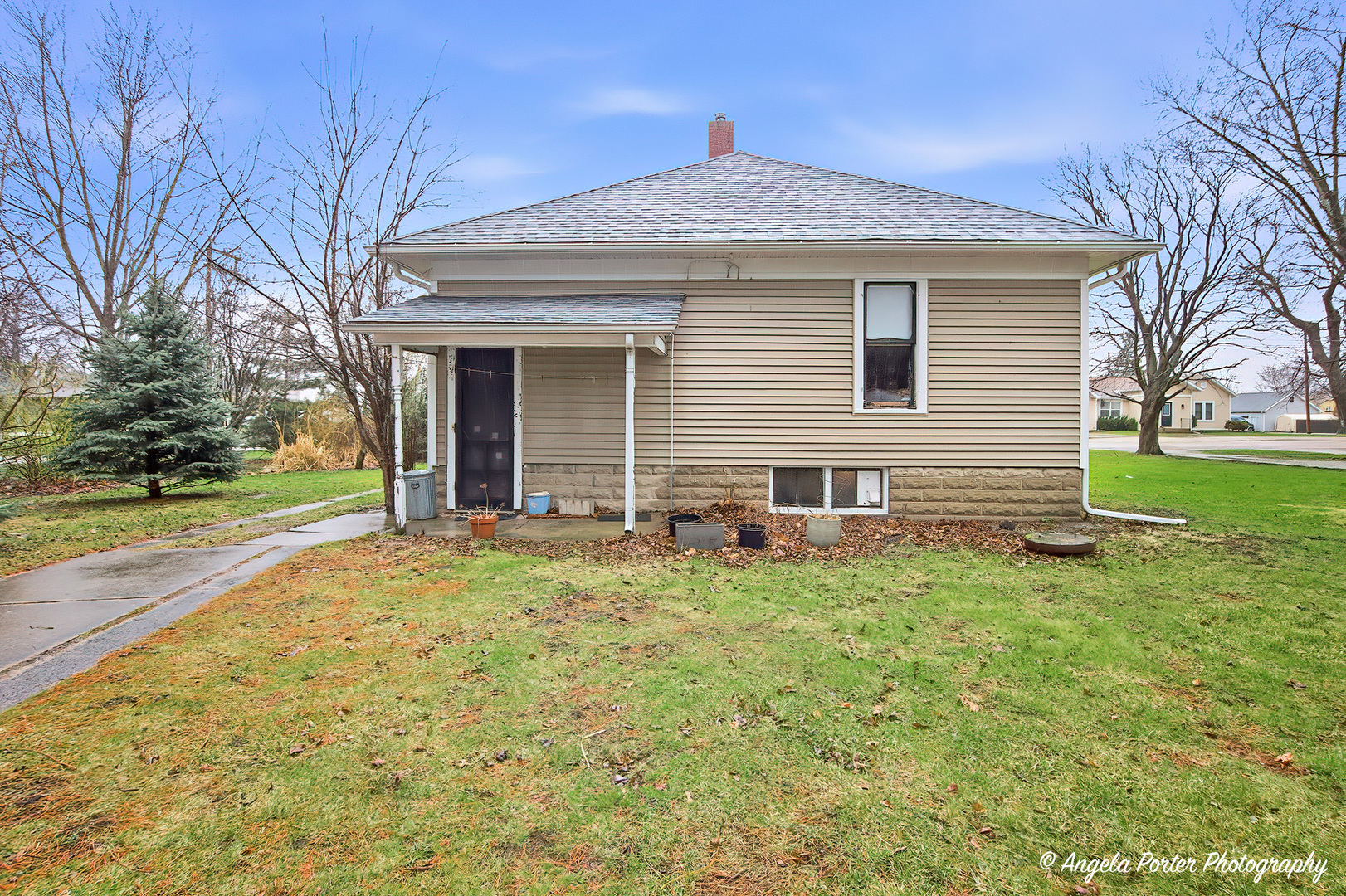 9712 St Albans Street Hebron, IL 60034 - Photo 24 of 28 a front view of house with yard and green space
