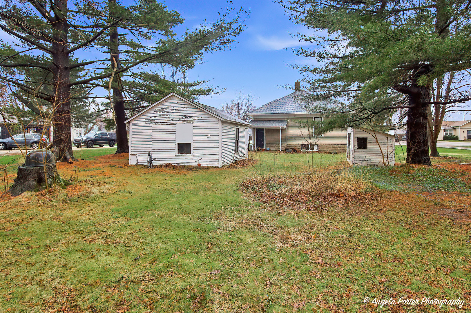 9712 St Albans Street Hebron, IL 60034 - Photo 26 of 28 a large house with a big yard and large trees