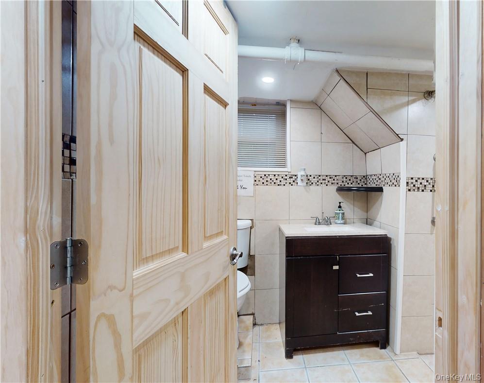 14 Hamilton Avenue New Rochelle, NY 10801 - Photo 20 of 33 Bathroom View One