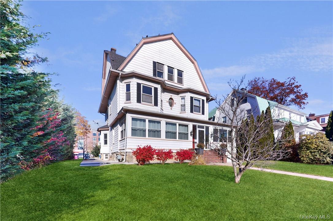 14 Hamilton Avenue New Rochelle, NY 10801 - Photo 2 of 33