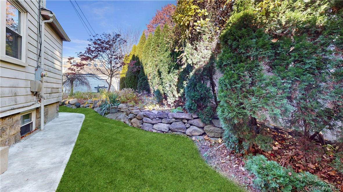 14 Hamilton Avenue New Rochelle, NY 10801 - Photo 26 of 33 Beautifully landscaped with mature plantings