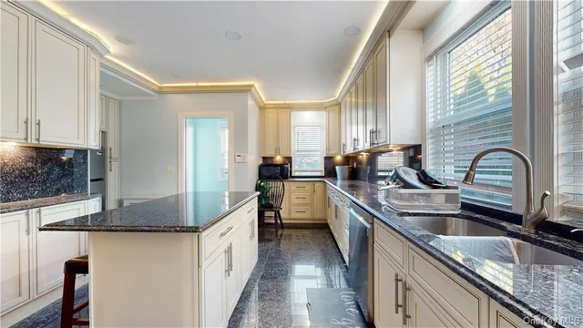 $999,000 | 14 Hamilton Avenue, New Rochelle, NY 10801