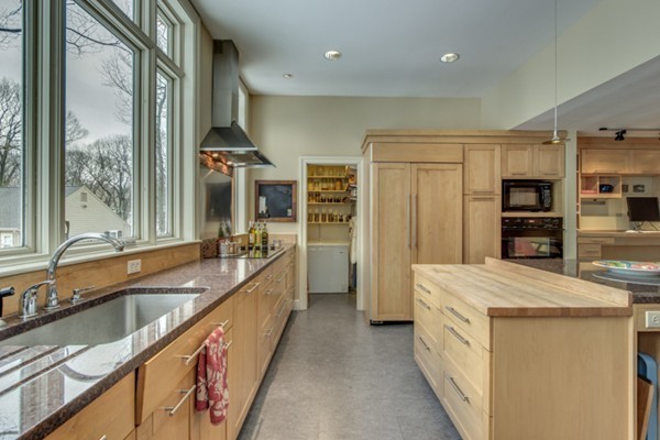 10 Longfellow Road Winchester, MA 01890 - Photo 12 of 30 Gallery Image 12