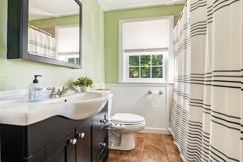 42 Rock Street Whitman, MA 02382 - Photo 18 of 36