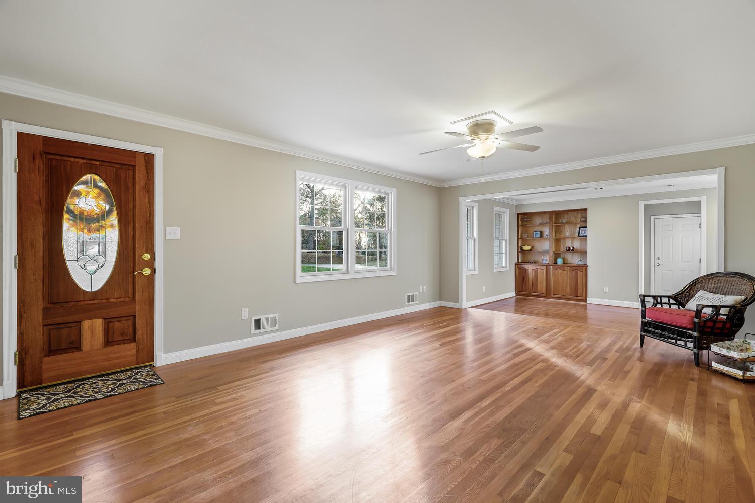 13826 Howard Road Dayton, MD 21036 - Photo 6 of 44 2019 - Anderson Storm Door w/Built-In Screen