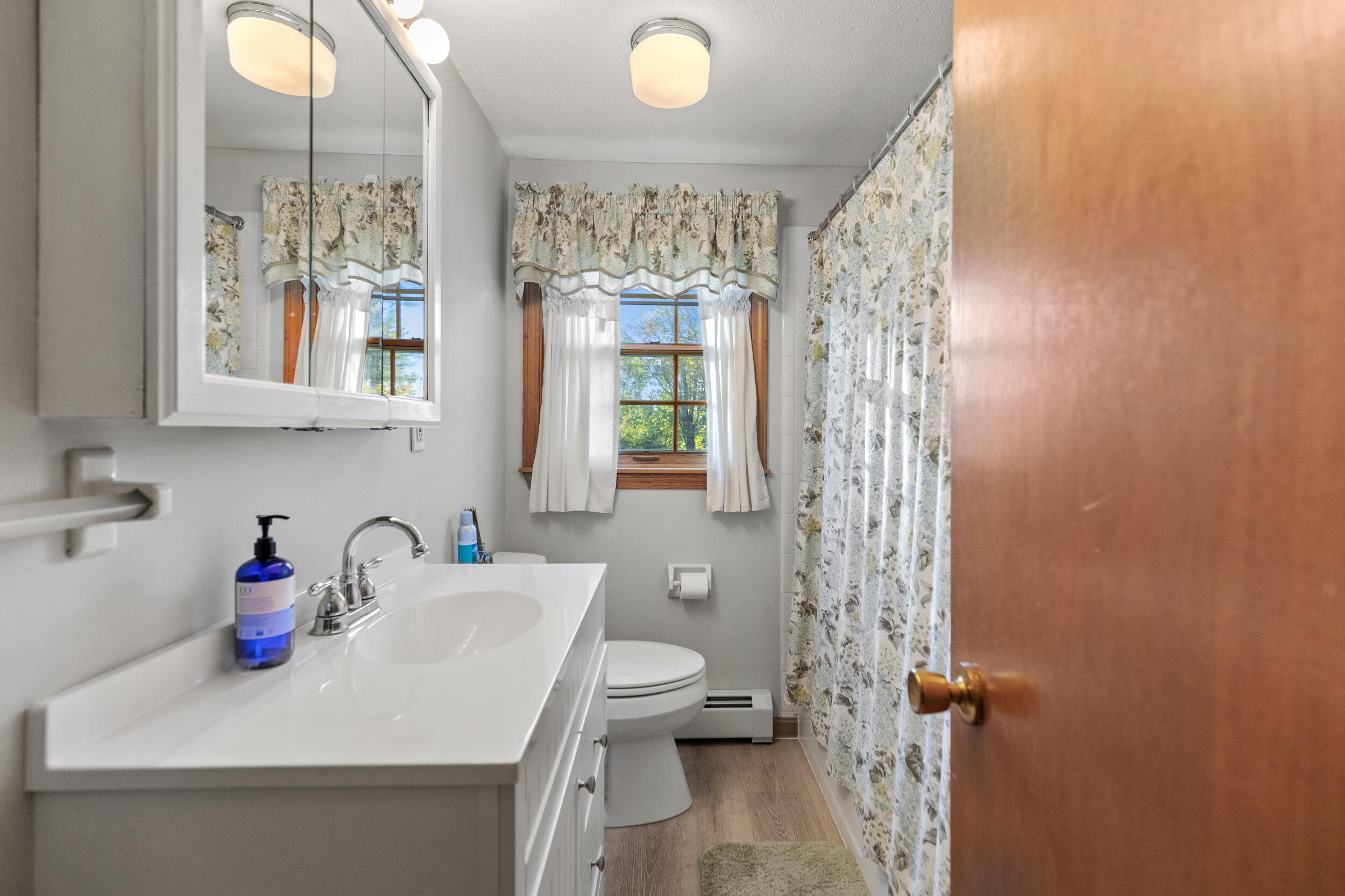 36 Deer Run Road North Yarmouth, ME 04097 - Photo 15 of 32 Full bath with tub