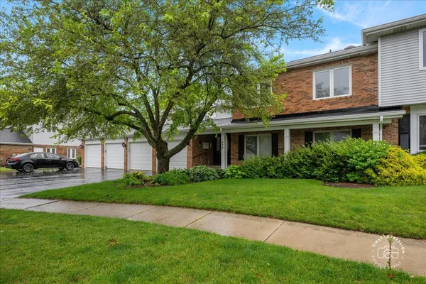 $2,775 | 629 Dana Court, Unit B, Naperville, IL 60563