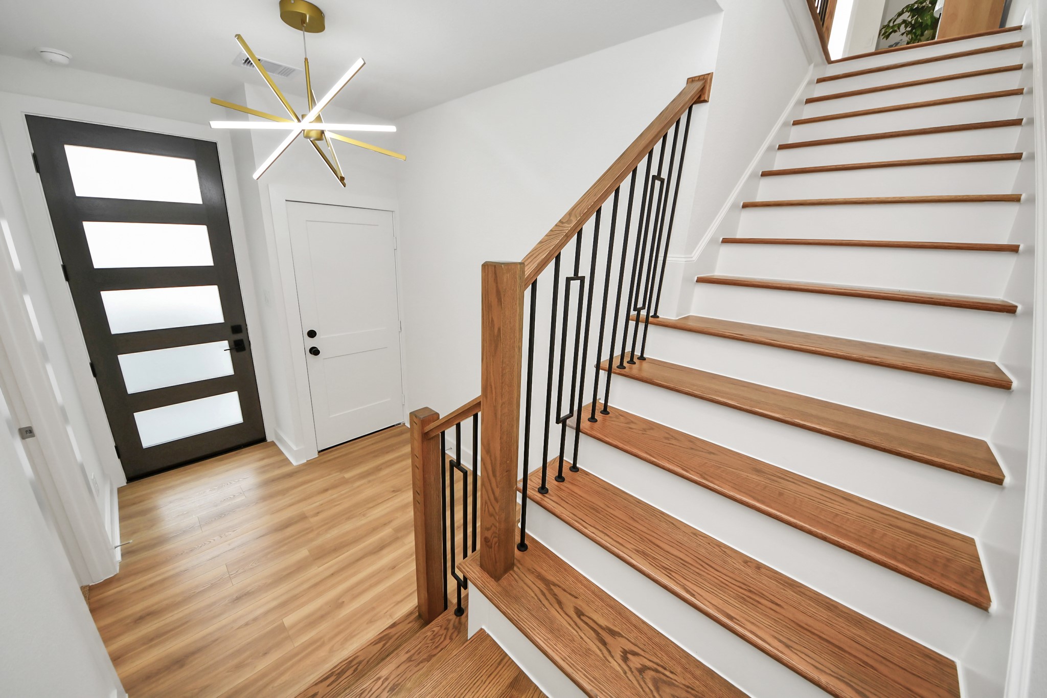2426 Ella Boulevard Houston, TX 77008 - Photo 8 of 43