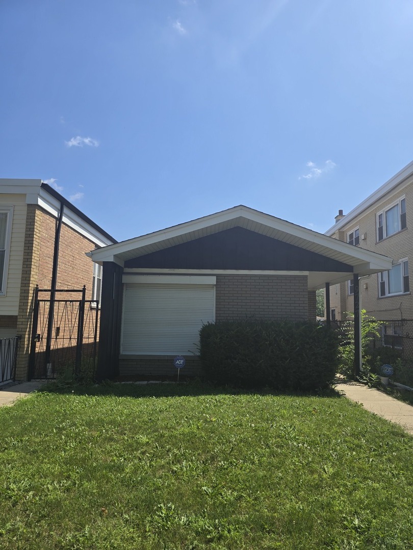 9727 South Michigan Avenue Chicago, IL 60628 - Photo 2 of 24 a front view of house with yard and green space