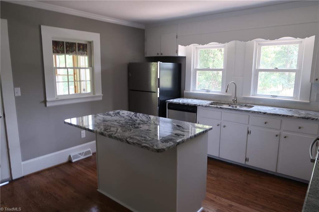 2520 Wards Gap Road Mount Airy, NC 27030 - Photo 14 of 24 Kitchen Island with eat-in space