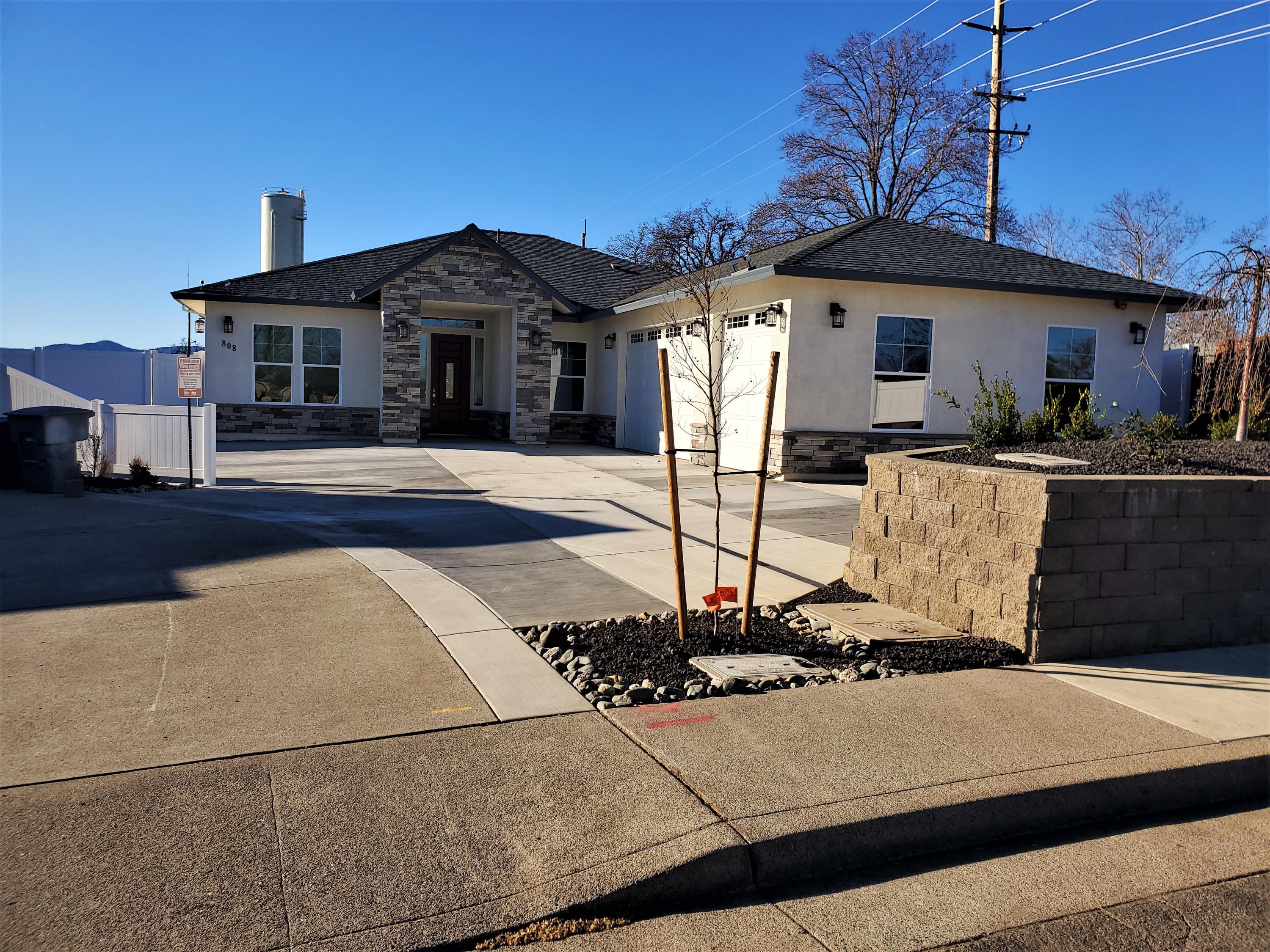808 River Bend Road Redding, CA 96003 - Photo 2 of 43 a front view of a house with yard