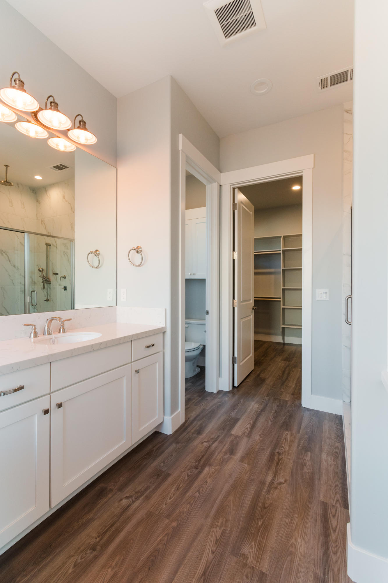 808 River Bend Road Redding, CA 96003 - Photo 22 of 43 a spacious bathroom with a double vanity sink and mirror