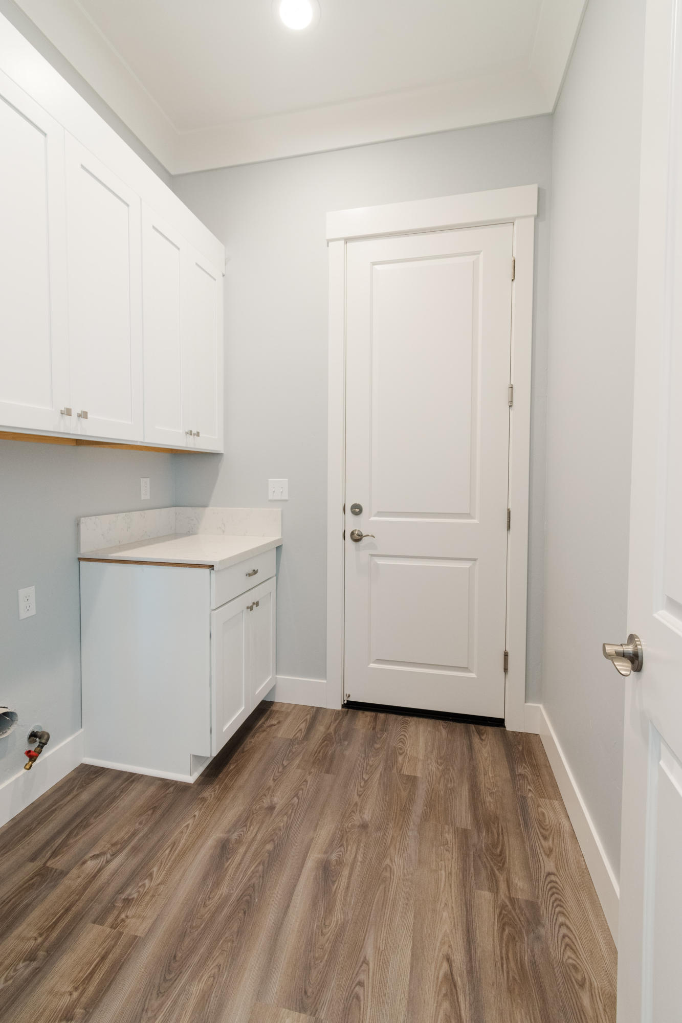 808 River Bend Road Redding, CA 96003 - Photo 31 of 43 a view of cabinets with wooden floor