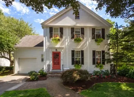 $1,945,000 | 2 Woodlawn Ovl, Wellesley, MA 02481