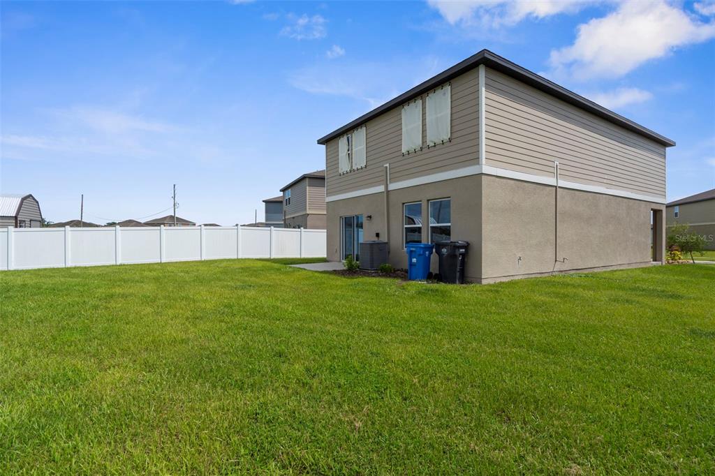 1038 Kelly Fern Loop Ruskin, FL 33570 - Photo 31 of 34 a view of a house with backyard and garden