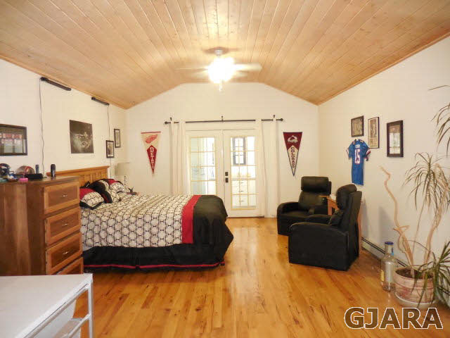 3581 G Road Palisade, CO 81526 - Photo 27 of 41 a living room with furniture and a window