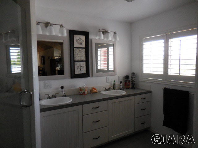 3581 G Road Palisade, CO 81526 - Photo 36 of 41 a bathroom with double sink and a window