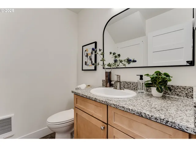 $350,000 | 9 North Monroe Street, Unit D, Eugene, OR 97402