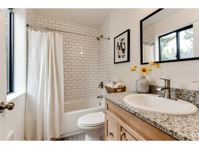 $350,000 | 9 North Monroe Street, Unit D, Eugene, OR 97402