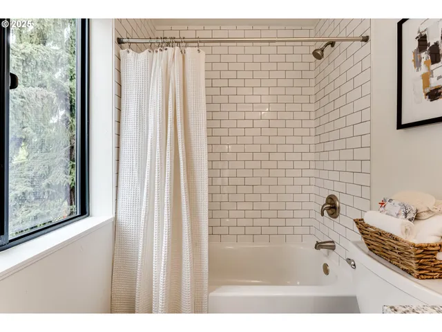 $350,000 | 9 North Monroe Street, Unit D, Eugene, OR 97402