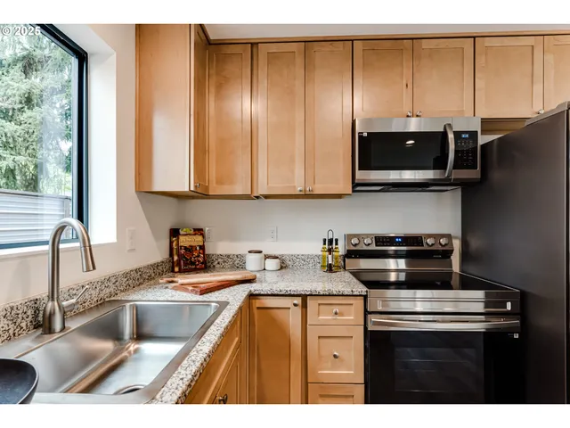 $350,000 | 9 North Monroe Street, Unit D, Eugene, OR 97402