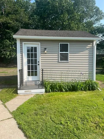 a front view of house with garage and yard