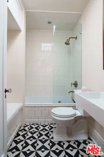 $2,449,000 | 1060 Superba Avenue, Venice, CA 90291