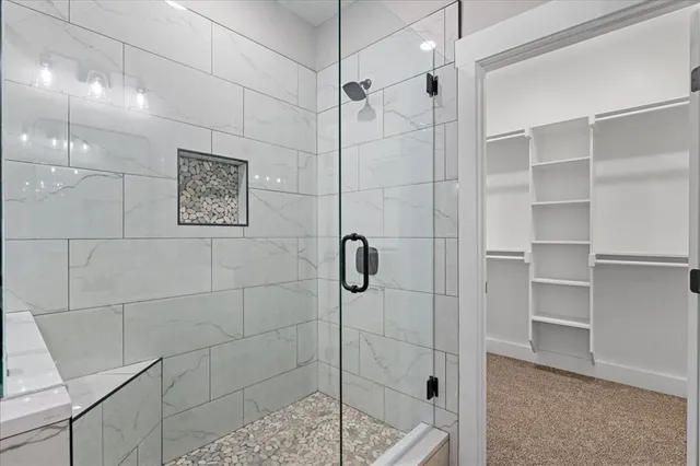 a en suite bathroom with a sink and a mirror