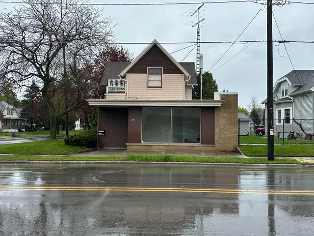 $219,000 | 2201 Washington Street, Manitowoc, WI 54220