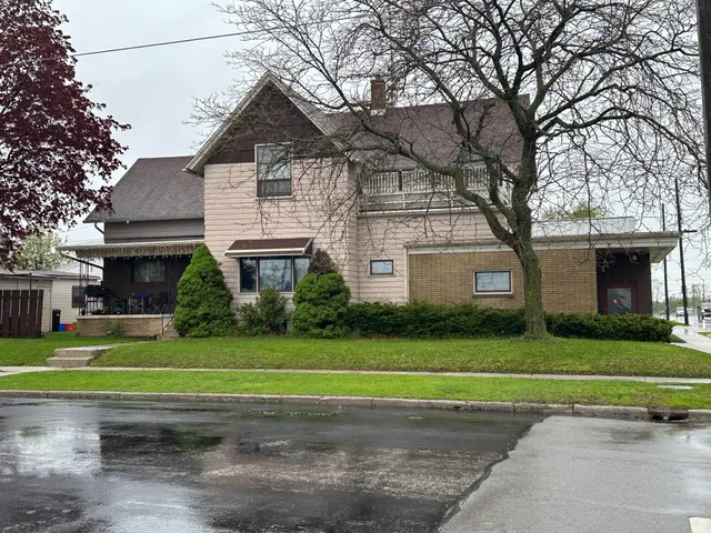 $219,000 | 2201 Washington Street, Manitowoc, WI 54220